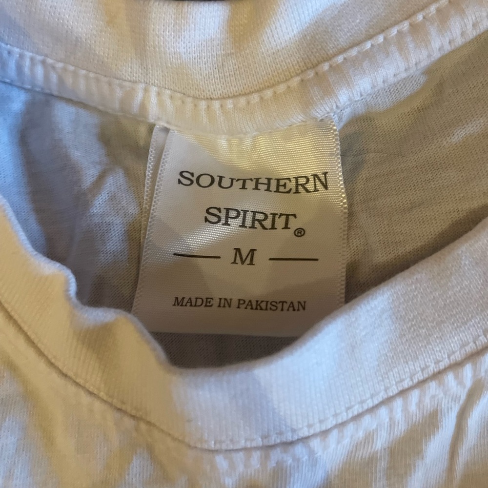 Women’s Whiter Shirt! 🤍